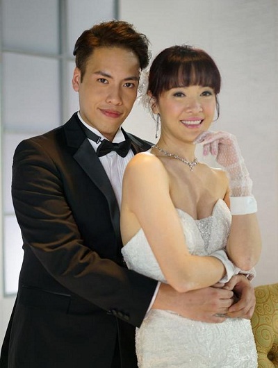 向海岚和钟炜乔穿上婚纱礼服上演“假结婚”。.jpg