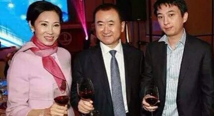 1455366741378148.jpg 王思聪走多远万达就走多远!.jpg