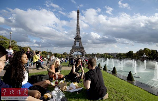 法国埃菲尔铁塔 资料图片