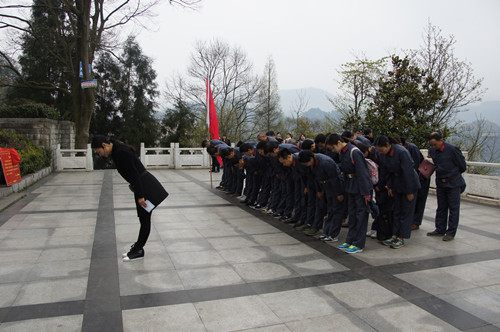 向红军烈士三鞠躬_副本.jpg