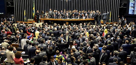 巴西众议院已有至少342名议员投票赞成通过弹劾总统罗塞夫。.jpg