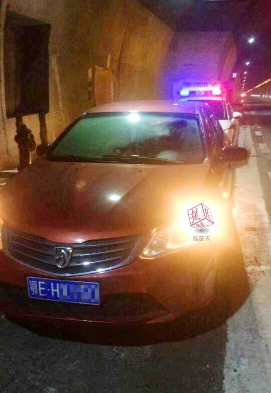 男女高速隧道车震被查：精神不好提提神2.jpg