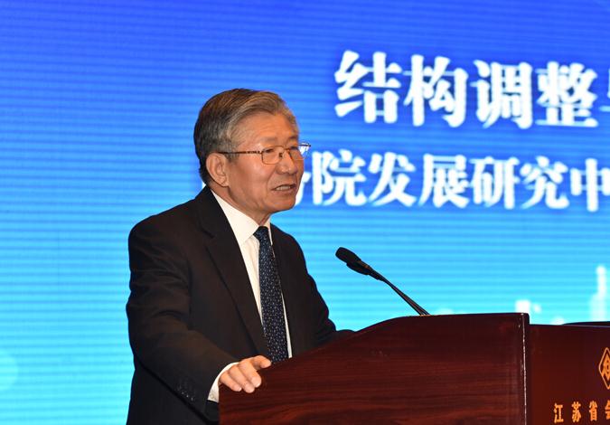 国务院发展研究中心原副主任侯云春作主题演讲。.jpg
