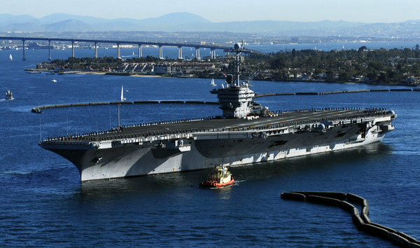 美国斯坦尼斯号航母2.jpg