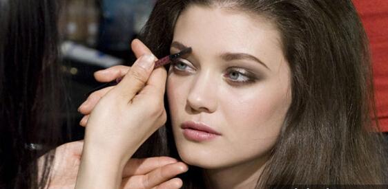 一支唇膏从头到脚都能用 快给我来一打！