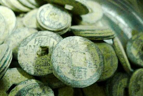 西昌老城发现大量清代铜钱