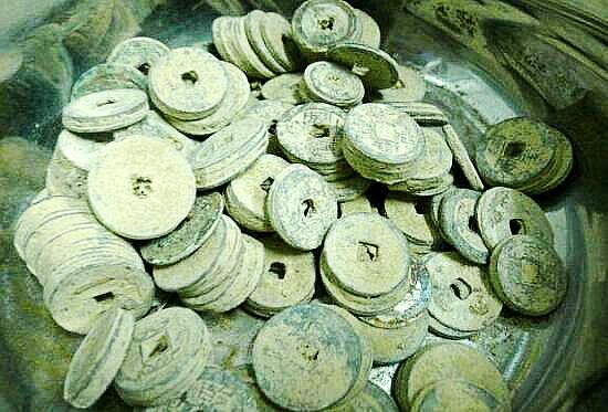 西昌老城发现大量清代铜钱