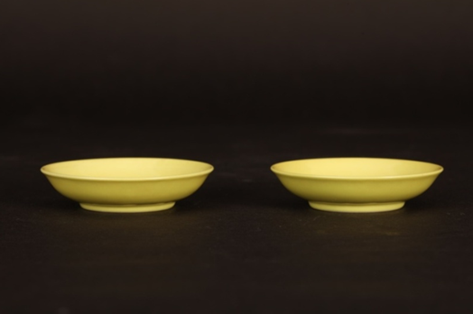 清雍正柠檬黄釉碟一对-正面