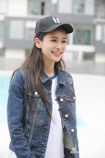 超萌的帽子善少女