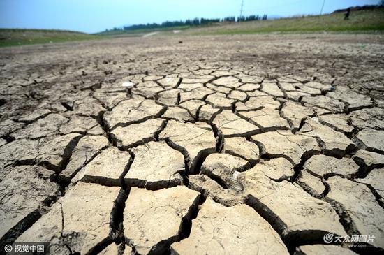 水库无水下泄，下游河道变池塘（图片作者:御宁/视觉中国）