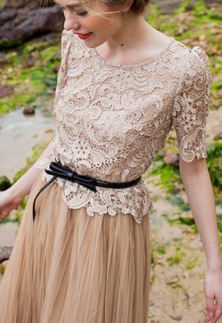 今天穿什么：迄今为止还没见过谁穿蕾丝裙好看呢