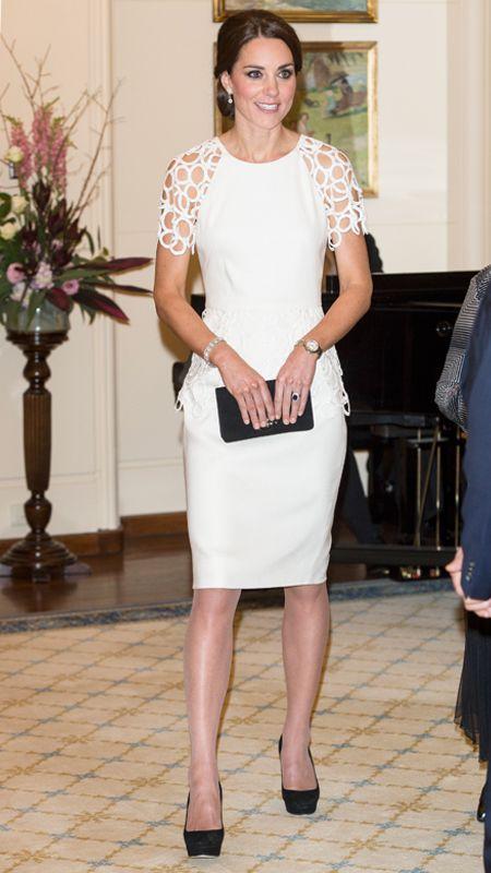 今天穿什么：迄今为止还没见过谁穿蕾丝裙好看呢