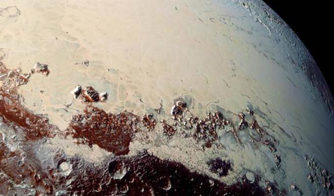 近日，有天文学家公布了一组冥王星的图片。(图/科技讯)