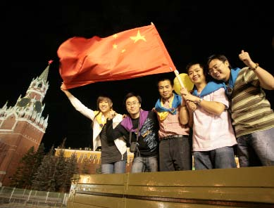 俄旅行社各想奇招吸引中国游客 乘坐战机上天遨游