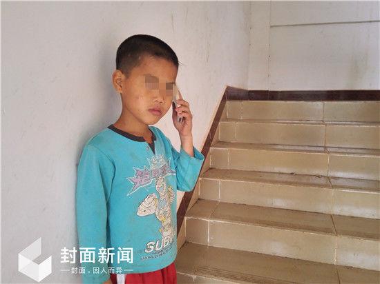 听说爸爸又不回来，林快哭了。