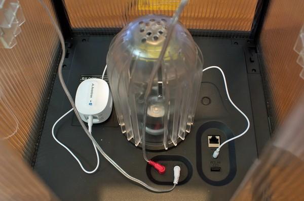 充满艺术感的落地灯式无线音箱 灯光可与音乐同步