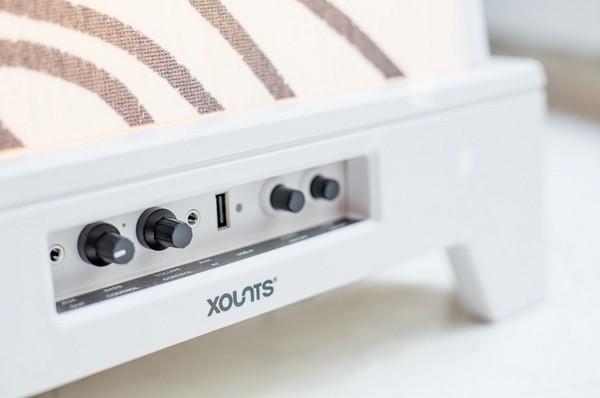 充满艺术感的落地灯式无线音箱 灯光可与音乐同步