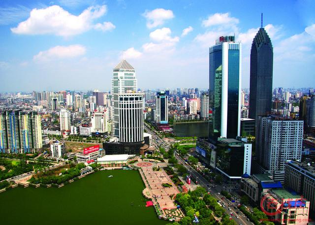 降温趋势确立背后：房地产“支柱”地位告急