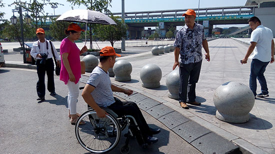 1470993712153822.jpg 火车站无障碍设施不达标.jpg