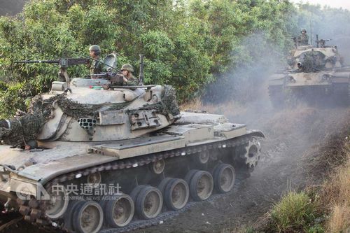 图为2012年CM11战车参加演习。（台湾“中央社”档案照片）