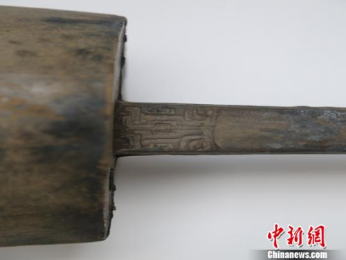 青铜句鑃。 周能兵提供 摄