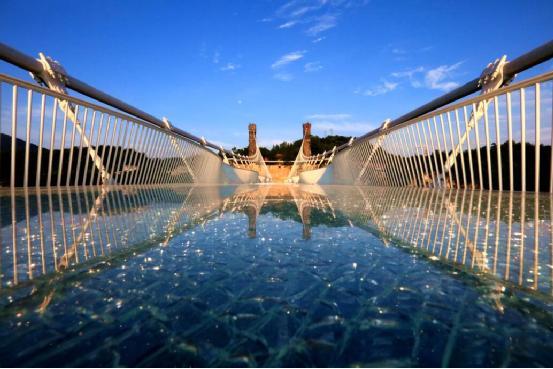 世界最高最长玻璃桥 张家界大峡谷玻璃桥正式开放