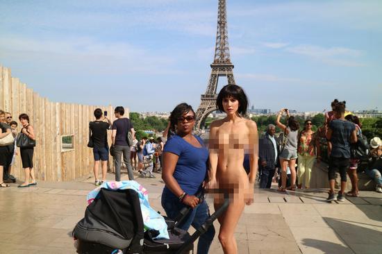 巴黎的裸体自拍
