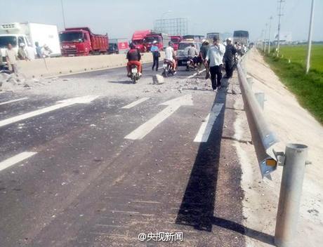 越南一架L39飞机坠毁