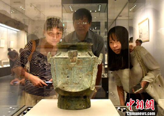 三星堆和金沙遗址出土文物精华展引发市民参观热潮。周乐君摄