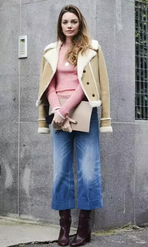 学会oversized外套+短靴的经典套路，让你美成一道街景