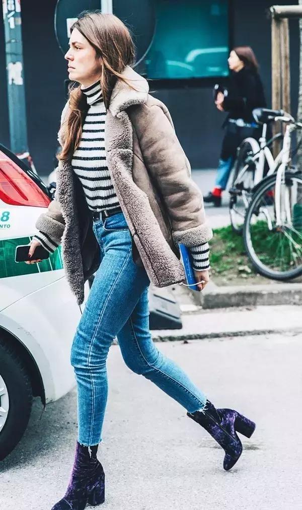 学会oversized外套+短靴的经典套路，让你美成一道街景