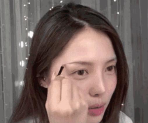 听说一字眉被掰弯啦?手把手教你女星最in的同款眉型!