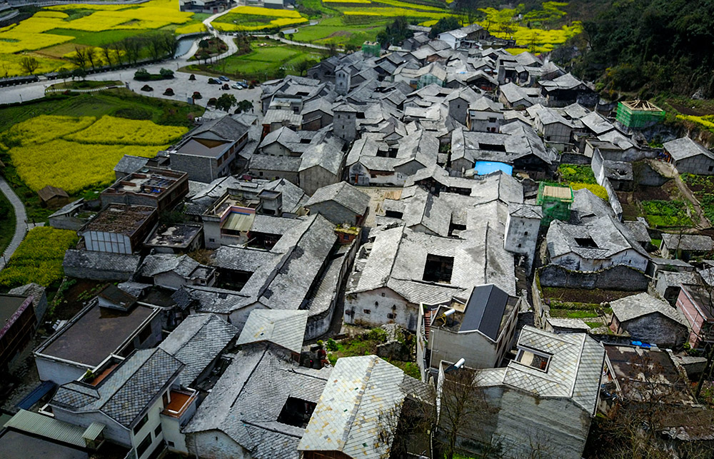 这是3月22日拍摄的贵州省安顺市本寨古村。