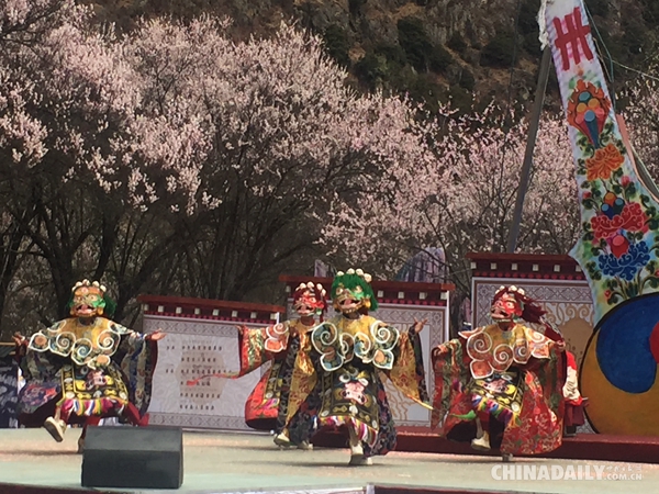 人间四月芳菲尽 谷中桃花始盛开