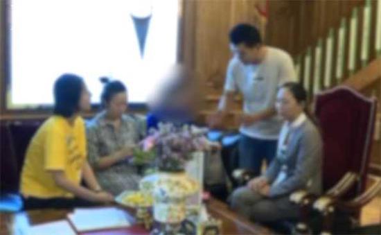 记者：“您的意思就是说现在已经不承认这份合同了是吧？”