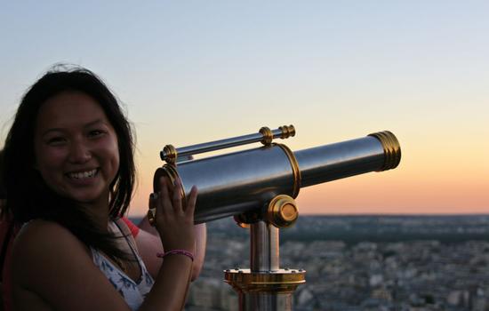 图为2016年7月在巴黎游玩的游客。(新华社/卫星社)