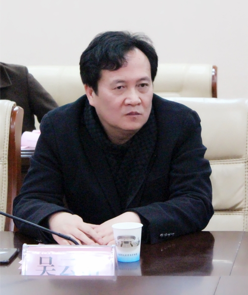 4.赤壁市政府副市长吴云南出席签约会议(左右裁剪,主体略小常委)_副本.jpg