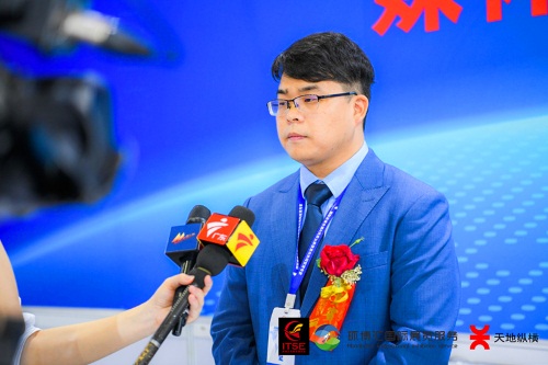 环博汇国际展览服务(深圳)有限公司董事长徐元虎接受记者采访.jpg