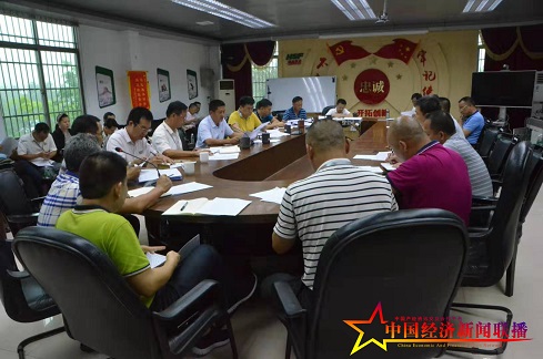 考察团成员在农场公司座谈会现场 (2).jpg