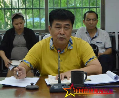 荣光农场公司党委书记、董事长母连云作座谈会讲话。 (2).jpg