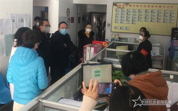 青海道远环保科技有限公司党支部慰问社区工作者 (1).jpg