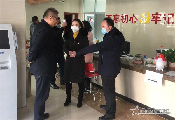 青海道远环保科技有限公司党支部慰问社区工作者 (3).jpg