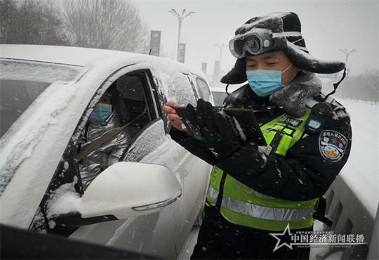 哈局最美雪警2.jpg