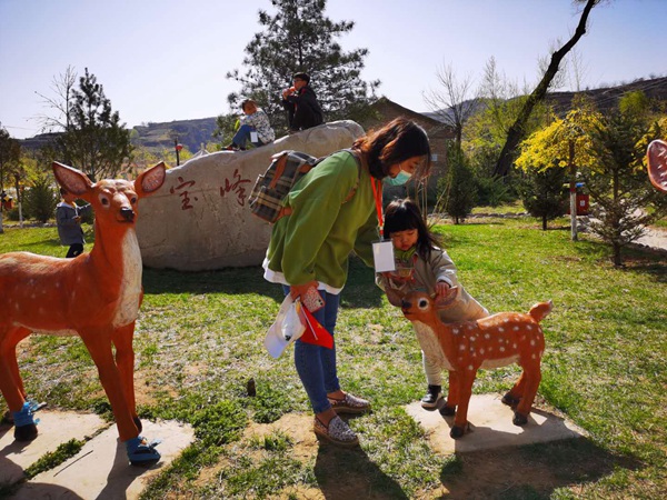 亲近自然 体验乐趣  高小明 摄.jpg