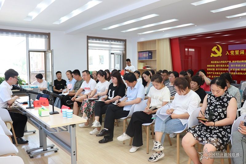 培训课上,网格员认真听讲 张晋晋摄.jpg