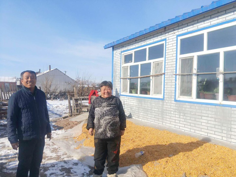 2 张彬 李桂兰：被评为自力更生光荣户.jpg