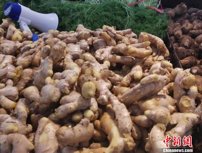 图为北京西城区一家超市内的生姜。 a target='_blank' href='http://www.chinanews.com/' 中新网/a记者 谢艺观 摄