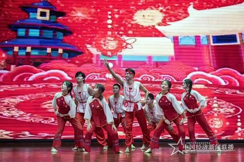 参赛国际学生展示语言才能和中华才艺 (3).jpg