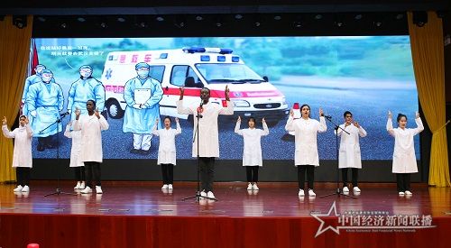 参赛国际学生展示语言才能和中华才艺 (5).jpg