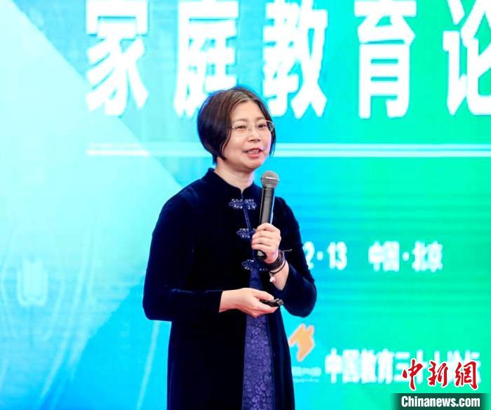 北京师范大学心理健康与教育研究所所长边玉芳作报告。余占江 摄